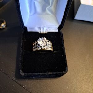 Elegant Gold and Silver Women's Ring